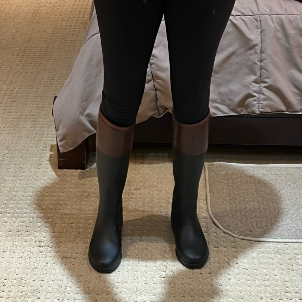 Tory Burch Diana Classic Tall Rubber Rain Boots.